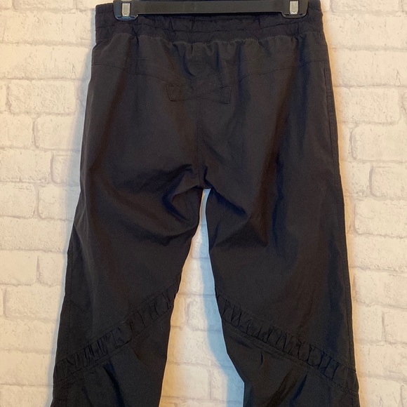 Lululemon Black Ruffle Pants Size 4 Studio ? - Picture 8 of 16
